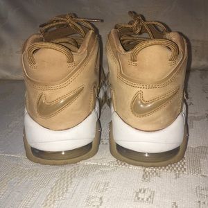 Nike sneakers size 7 ! Gorgeous.great condition